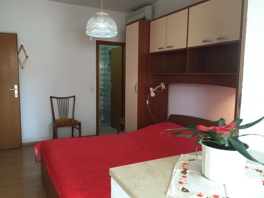 Apartments Bilic Nemira Omis Exterior photo