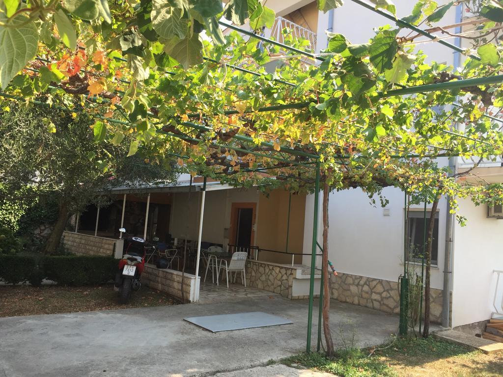 Apartments Bilic Nemira Omis Exterior photo