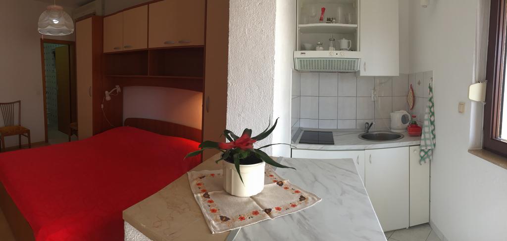 Apartments Bilic Nemira Omis Exterior photo